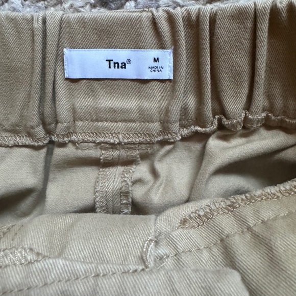 Aritzia TNA Cargo Shorts - Picture 3 of 3